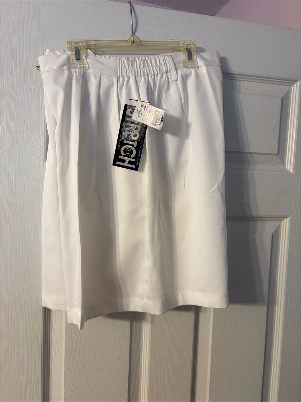 Women’s White Pleated Skirt